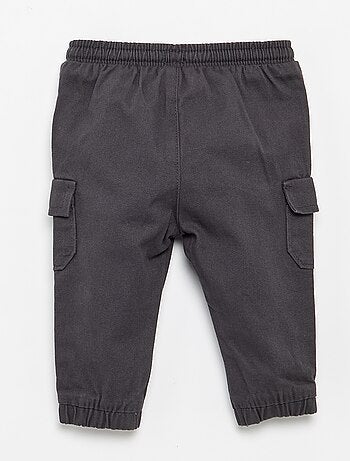 Pantalón jogger de sarga con bolsillos con solapa