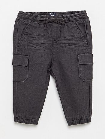 Pantalón jogger de sarga con bolsillos con solapa