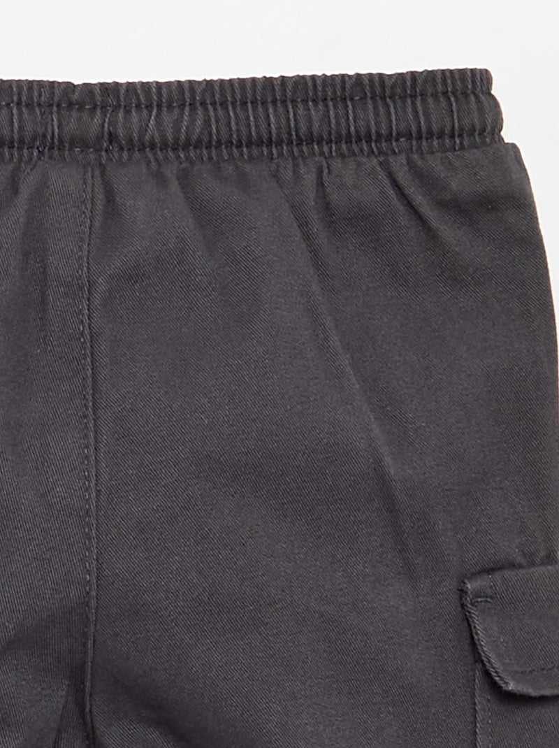 Pantalón jogger de sarga con bolsillos con solapa Negro - Kiabi