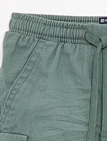 Pantalón jogger de sarga con bolsillos con solapa
