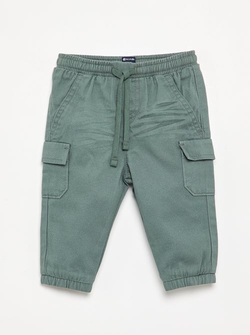 Pantalón jogger de sarga con bolsillos con solapa - Kiabi Pantalón jogger de sarga con bolsillos con solapa - Kiabi
