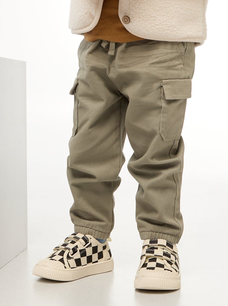 Pantalón jogger de sarga con bolsillos con solapa Verde - Kiabi