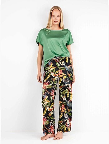 Pantalón largo con estampado tropical en tejido de satén