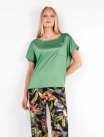 Pantalón largo con estampado tropical en tejido de satén
