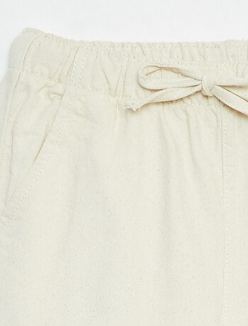 Pantalón ligero con corte ancho