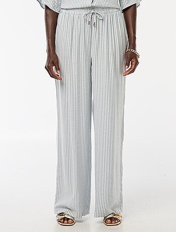 Pantalón ligero y a rayas de corte ancho