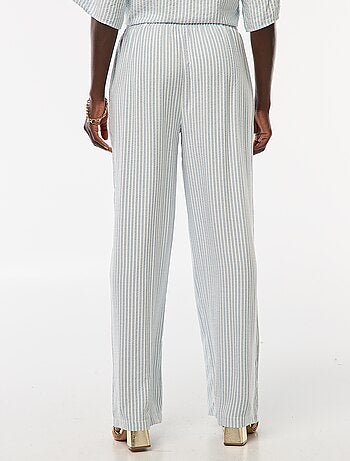 Pantalón ligero y a rayas de corte ancho