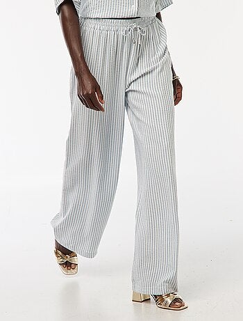 Pantalón ligero y a rayas de corte ancho