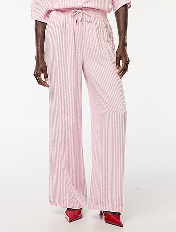 Pantalón ligero y a rayas de corte ancho