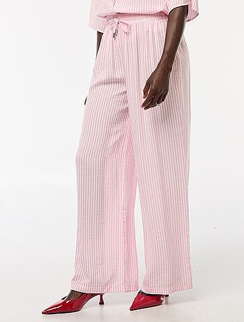 Pantalón ligero y a rayas de corte ancho