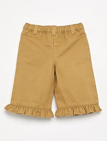 Pantalón liso con bajo volanteado