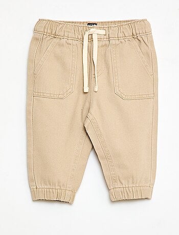 Pantalón liso corte relax fit