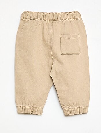 Pantalón liso corte relax fit