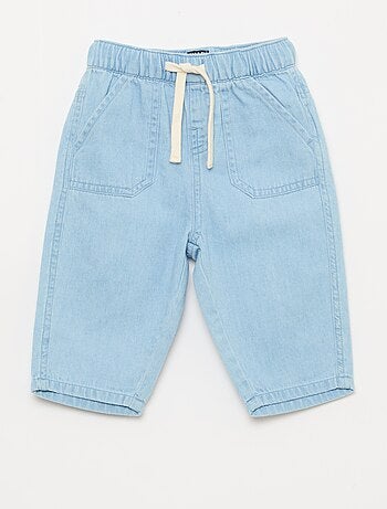 Pantalón liso corte relax fit con 2 bolsillos de parche