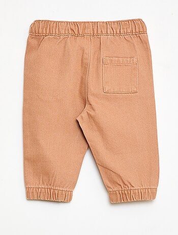 Pantalón liso corte relax fit