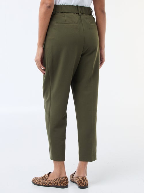 Pantalón liso corte zanahoria - Kiabi