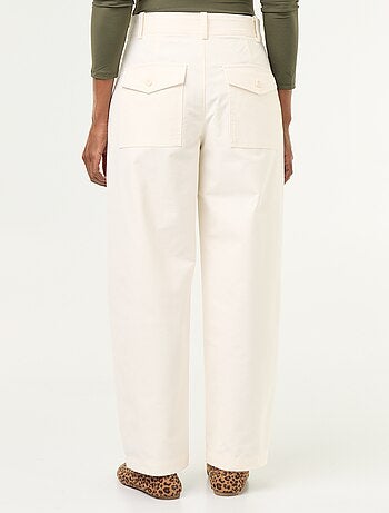 Pantalón liso de corte ancho