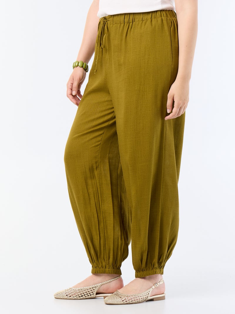 Pantalón liso de corte globo Verde - Kiabi