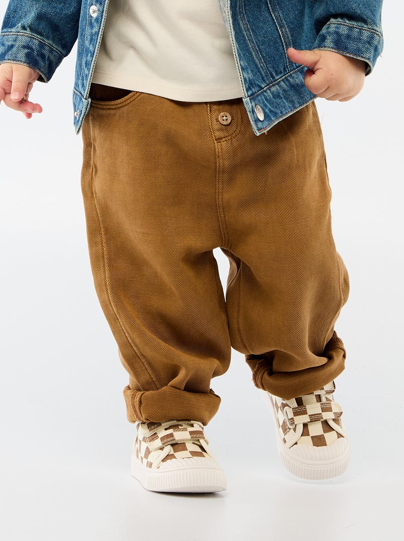 Pantalón liso de tejido suave corte relax fit Marron - Kiabi