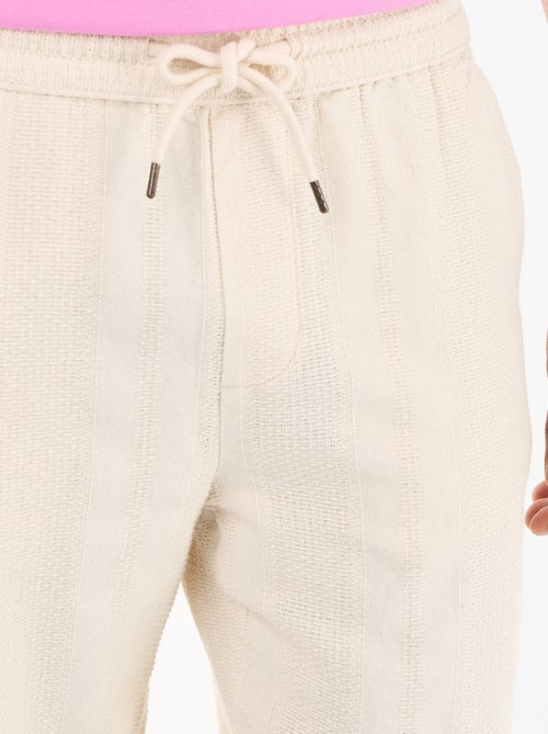 Pantalón liso de tejido texturizado - Kiabi