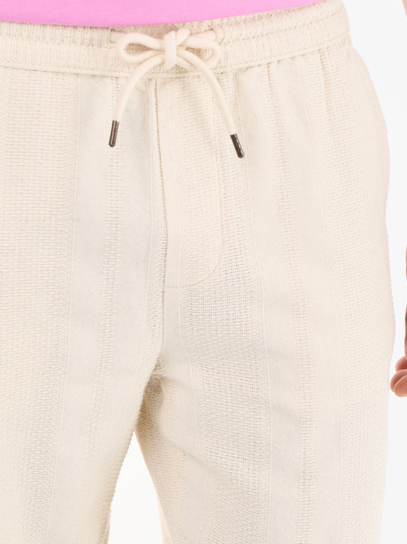 Pantalón liso de tejido texturizado Beige - Kiabi
