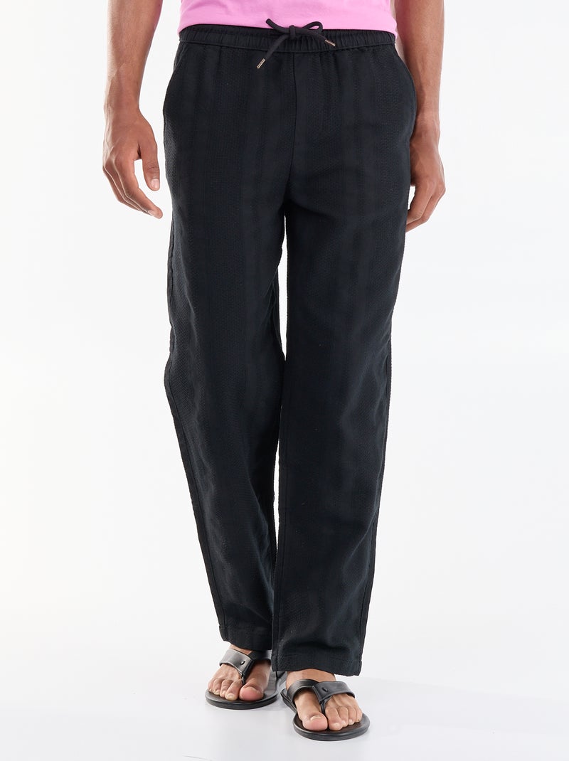 Pantalón liso de tejido texturizado Negro - Kiabi