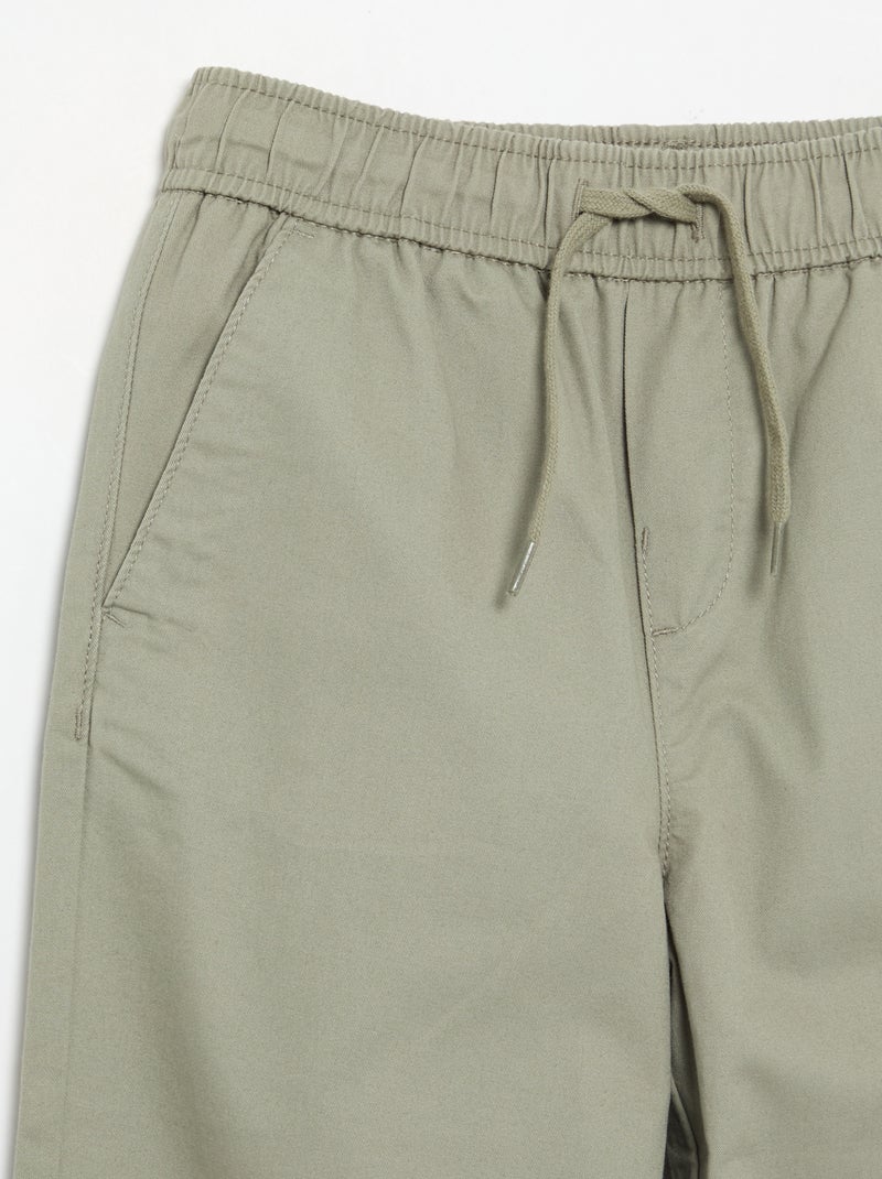 Pantalón liso ligero Verde - Kiabi