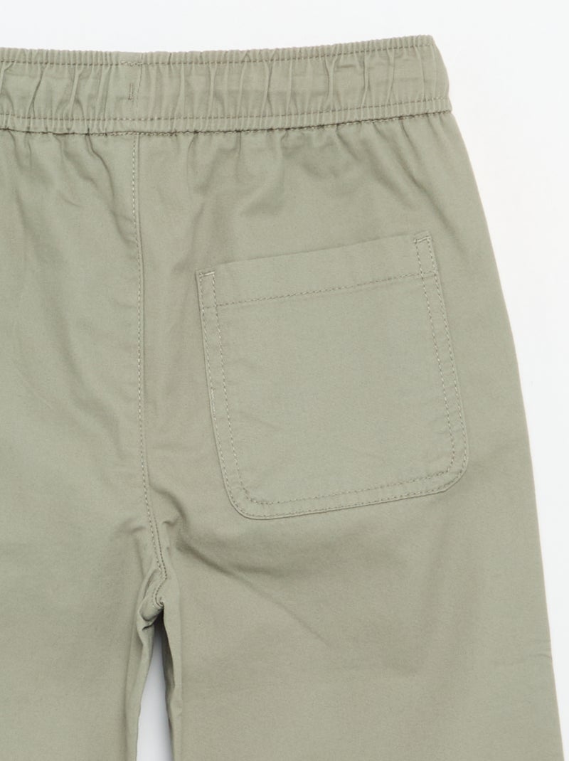 Pantalón liso ligero Verde - Kiabi