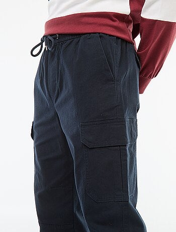 Pantalón liso multibolsillos con cintura elástica