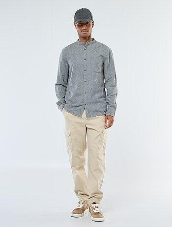 Pantalón liso multibolsillos con cintura elástica