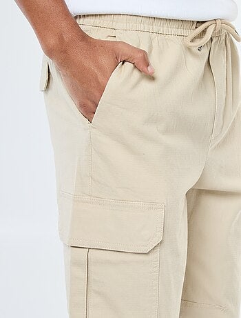Pantalón liso multibolsillos con cintura elástica