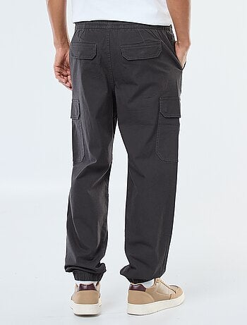 Pantalón liso multibolsillos con cintura elástica