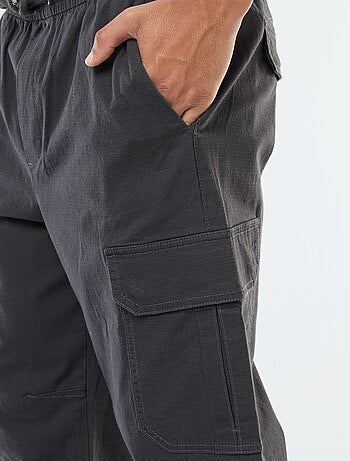 Pantalón liso multibolsillos con cintura elástica