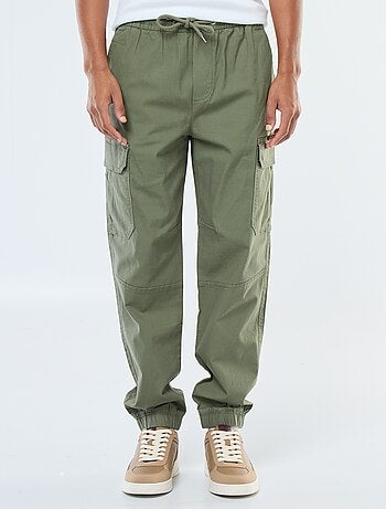 Pantalón liso multibolsillos con cintura elástica