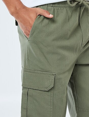 Pantalón liso multibolsillos con cintura elástica