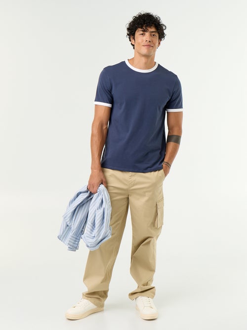 Pantalón multibolsillos de corte regular - Kiabi Pantalón multibolsillos de corte regular - Kiabi