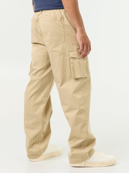 Pantalón multibolsillos de corte regular - Kiabi Pantalón multibolsillos de corte regular - Kiabi