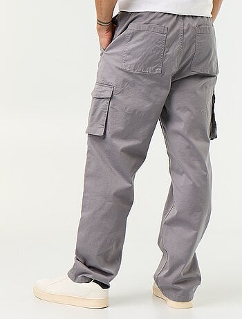 Pantalón multibolsillos de corte regular