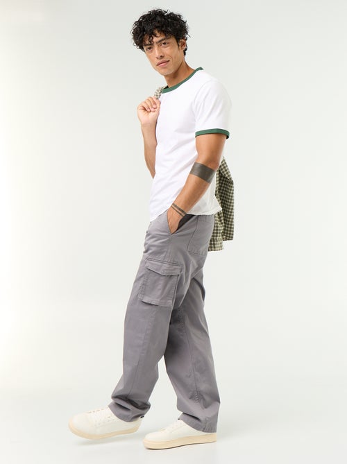 Pantalón multibolsillos de corte regular - Kiabi Pantalón multibolsillos de corte regular - Kiabi