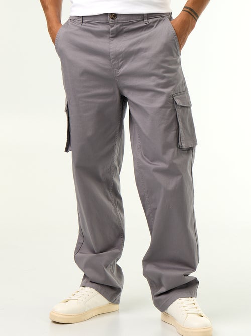 Pantalón multibolsillos de corte regular - Kiabi Pantalón multibolsillos de corte regular - Kiabi