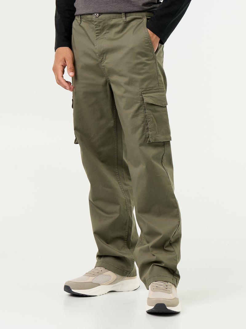 Pantalón multibolsillos de corte regular Verde - Kiabi