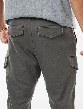 Pantalón multibolsillos liso con cinturón elástico