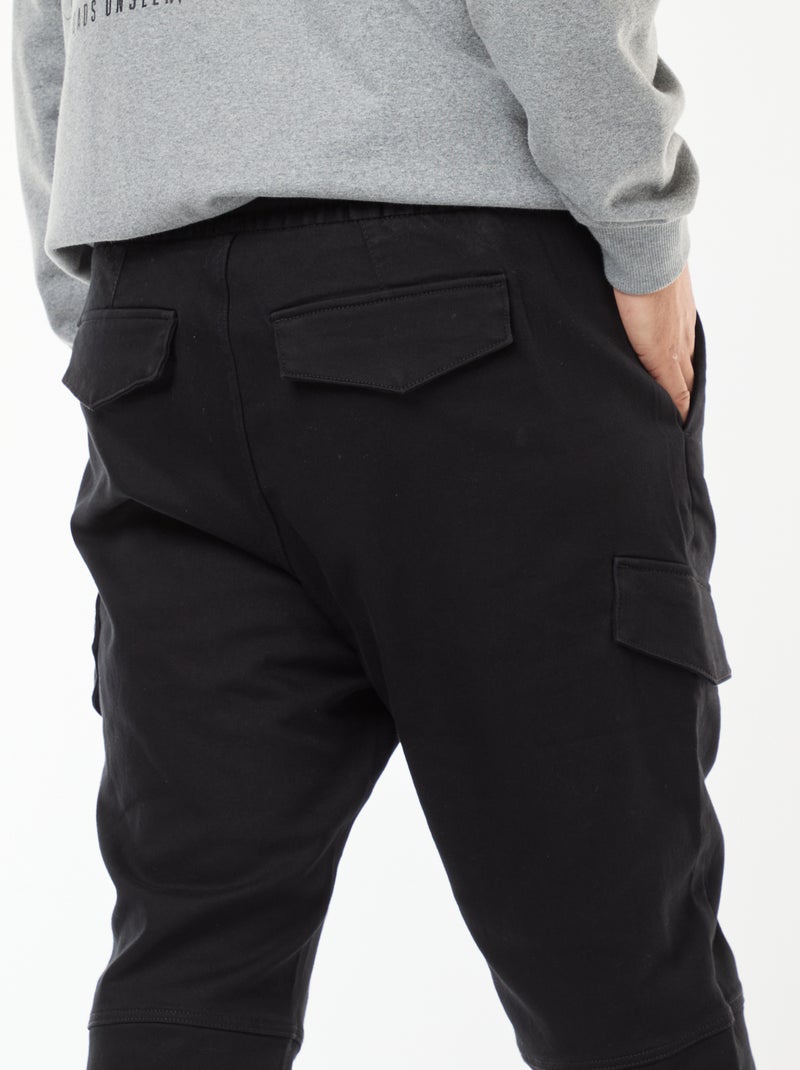 Pantalón multibolsillos liso con cinturón elástico Negro - Kiabi
