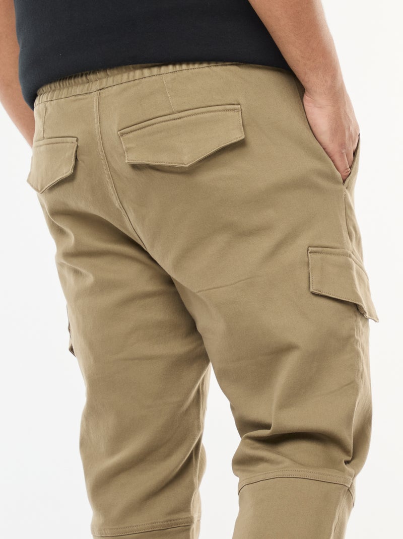 Pantalón multibolsillos liso con cinturón elástico Verde - Kiabi