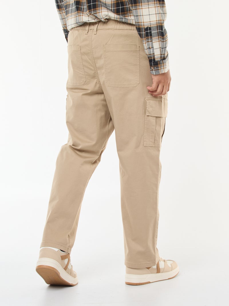 Pantalón multibolsillos liso con trabillas para cinturón Beige - Kiabi