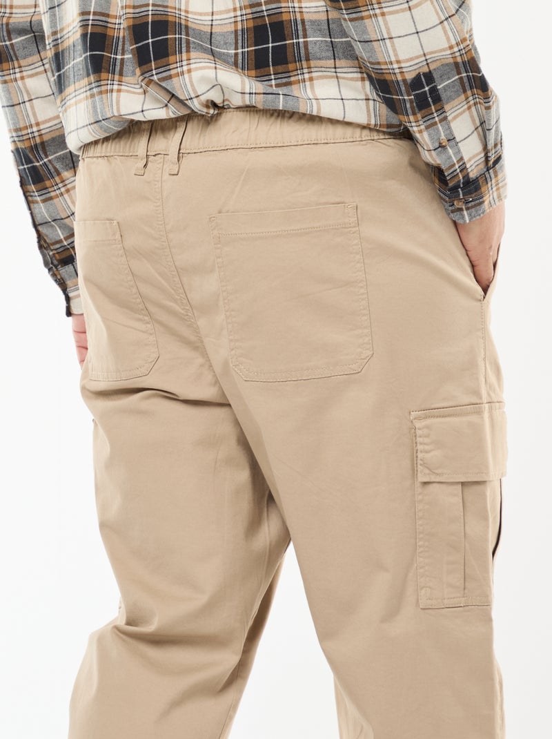 Pantalón multibolsillos liso con trabillas para cinturón Beige - Kiabi