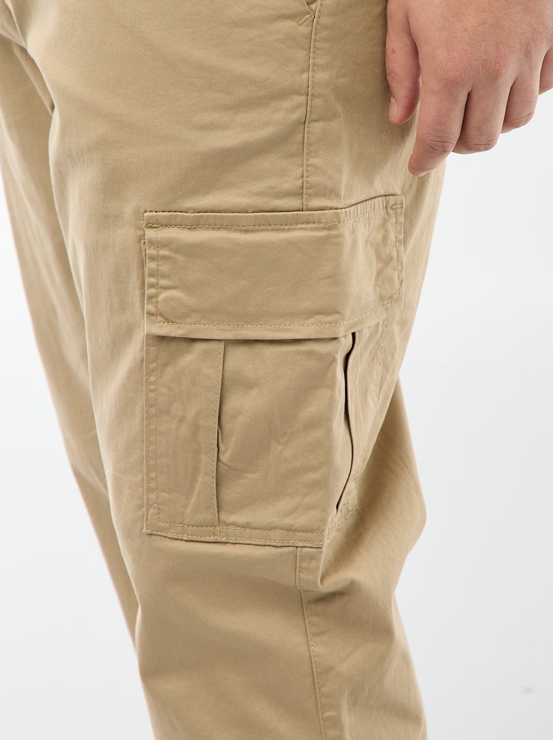 Pantalón multibolsillos liso con trabillas para cinturón Beige - Kiabi