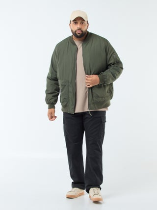 Pantalón multibolsillos liso con trabillas para cinturón