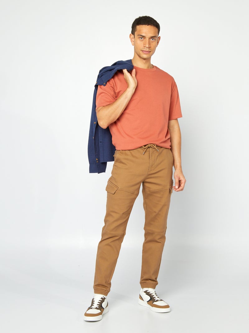 Pantalón multibolsillos liso MARRON - Kiabi