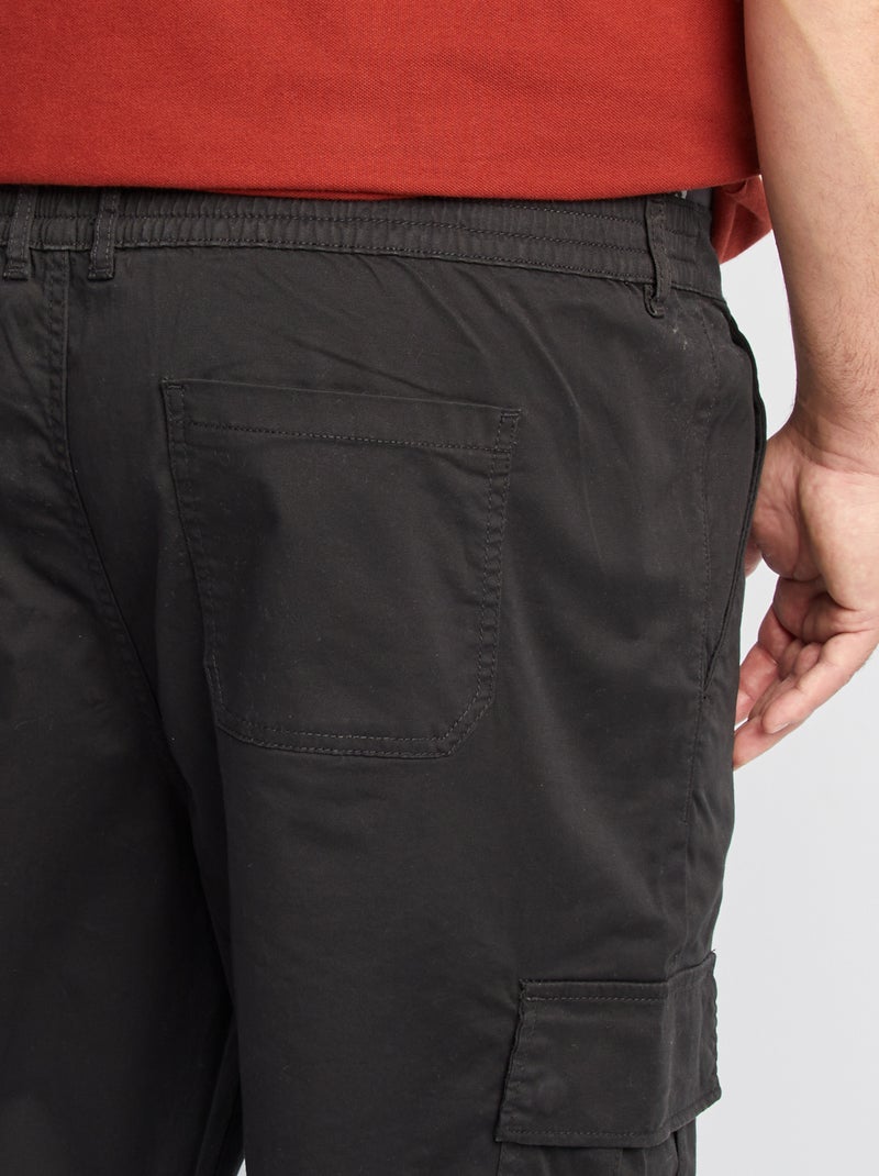 Pantalón multibolsillos liso negro - Kiabi